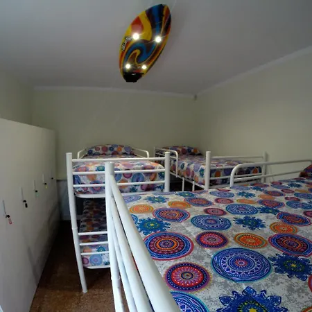 Black Shark Surfhouse Hostal Cóbreces